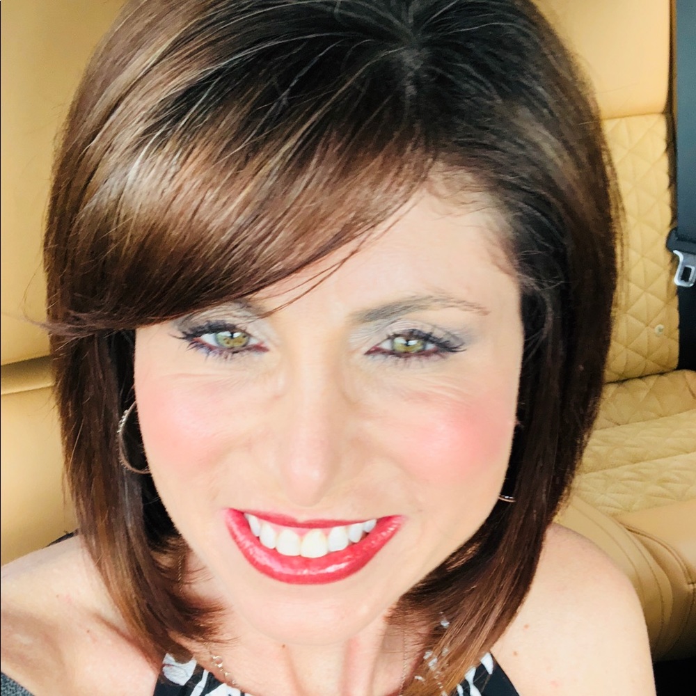 Meet your Posher, Dina